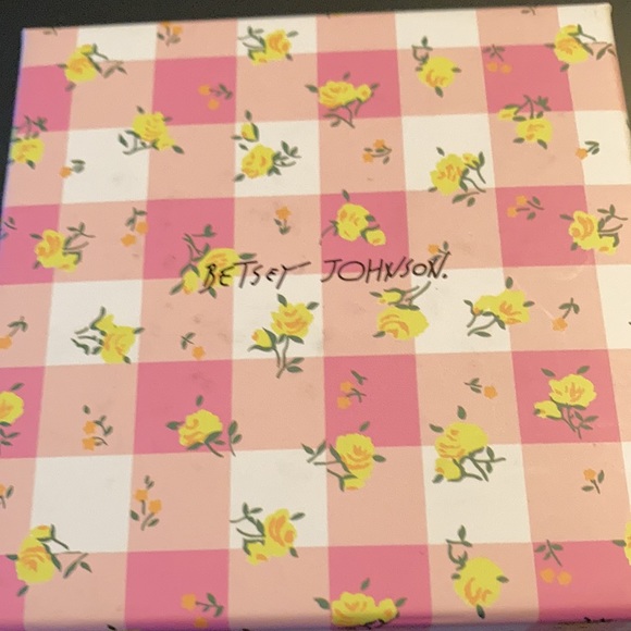 NWT Betsey Johnson Bunny 🐰 Earrings - Picture 2 of 3